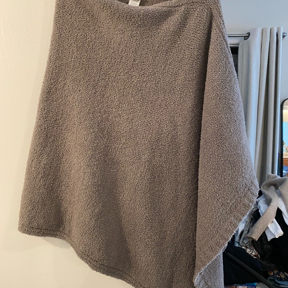 Never worn Barefoot Dreams Cozy Chic Poncho